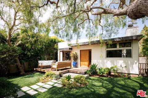 $2,465,000 | 859 Nowita Place, Venice, CA 90291