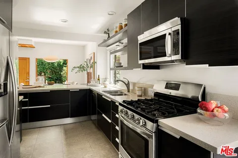 $2,465,000 | 859 Nowita Place, Venice, CA 90291