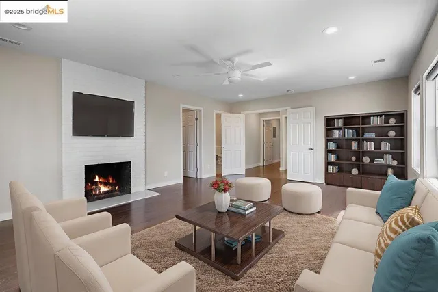 $879,000 | 9949 Lawlor Street, Oakland, CA 94605