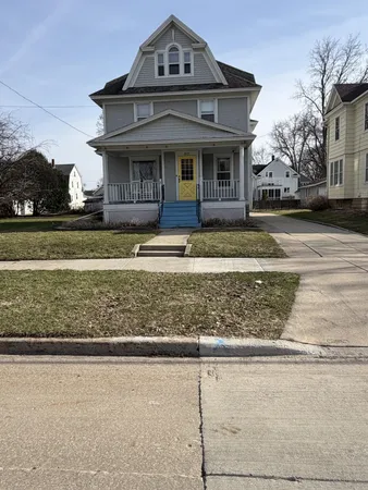 $233,000 | 501 West Bent Avenue, Oshkosh, WI 54901