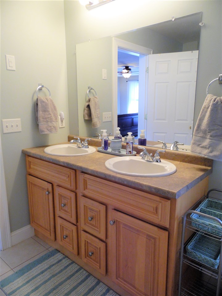 152 Pinecrest Road Litchfield, NH 03052 - Photo 34 of 38