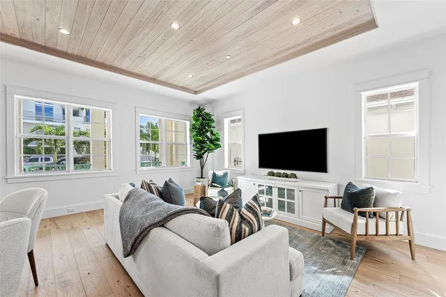 $2,950,000 | 160 Southeast 1st Avenue, Delray Beach, FL 33444