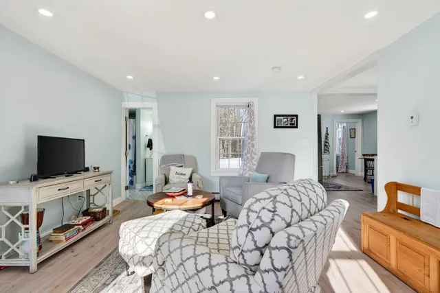 $275,000 | 86 Turner Street, Buckfield, ME 04220