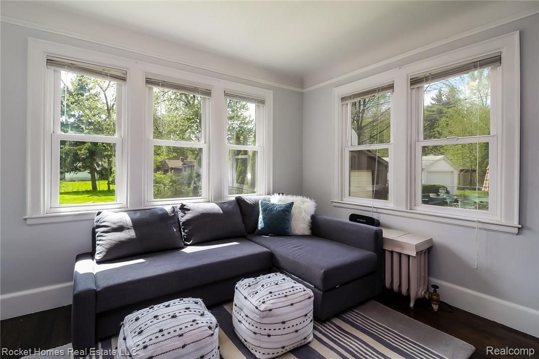 907 Fisher Road Grosse Pointe, MI 48230 - Photo 9 of 19 012-Family_Room-4098307-medium.jpg