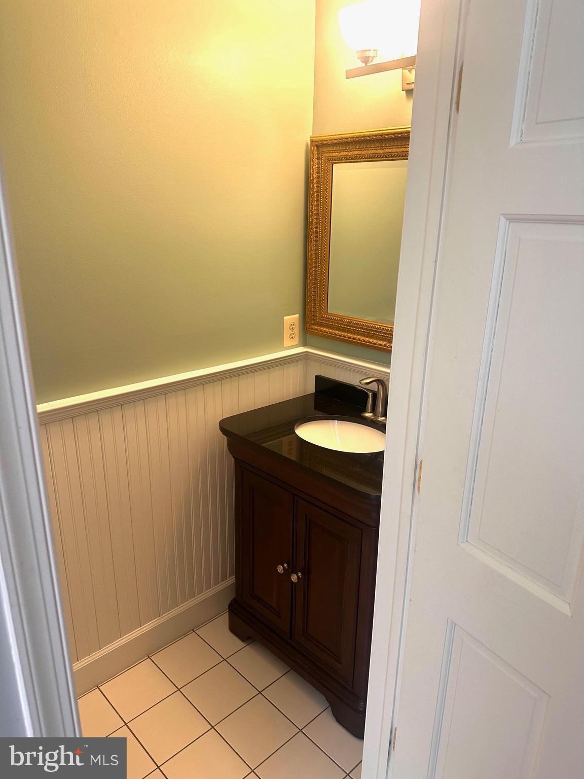 363 Birdsong Way Doylestown, PA 18901 - Photo 16 of 58 1st floor powder room