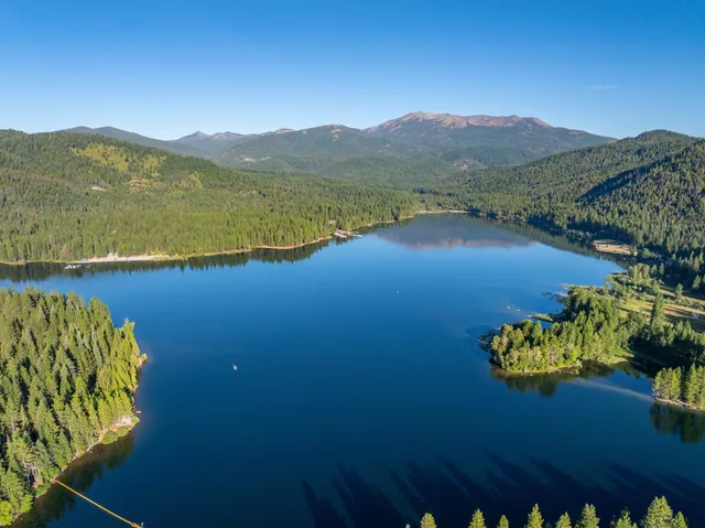 $4,880,000 | 4620 West A Barr Road, Mount Shasta, CA 96067