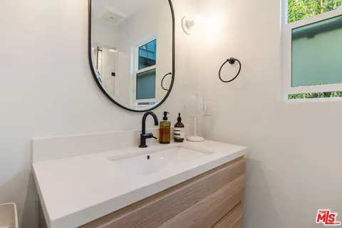 $2,695,000 | 416 Brooks Avenue, Venice, CA 90291