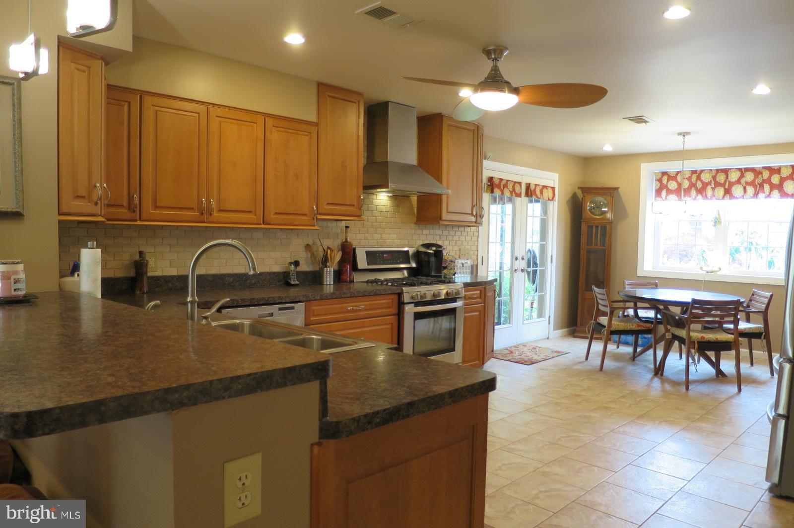 552 Ivyland Road Warminster, PA 18974 - Photo 4 of 25 Gallery Image 4