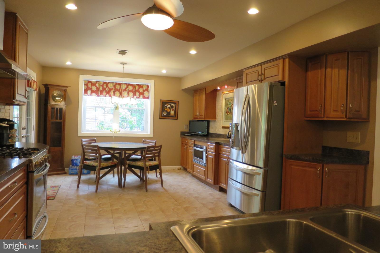 552 Ivyland Road Warminster, PA 18974 - Photo 5 of 25 Gallery Image 5