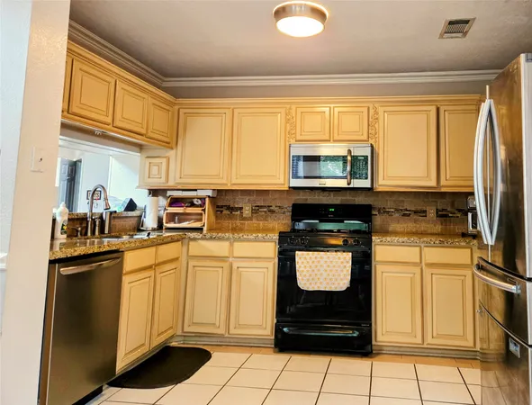 $2,200 | 1015 Green Meadow Street, Beaumont, TX 77706