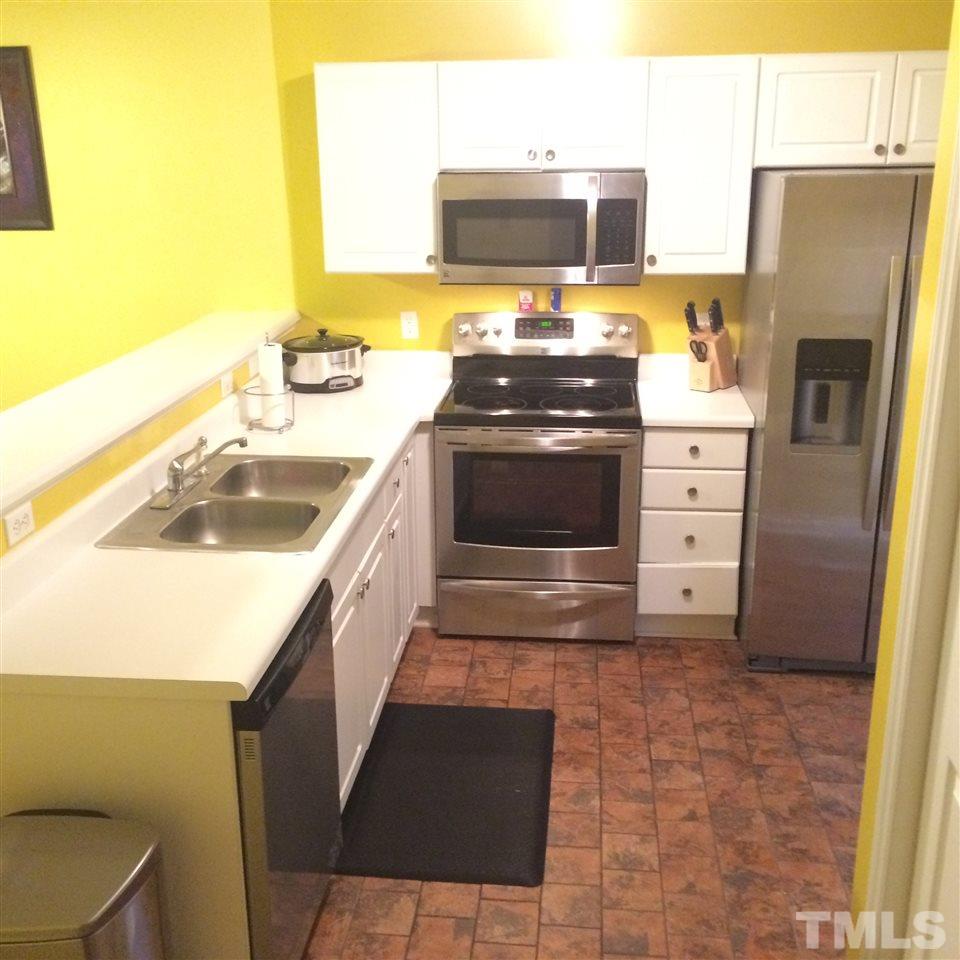 2104 Walnut Bluffs Lane Raleigh, NC 27610 - Photo 5 of 12 Gallery Image 5