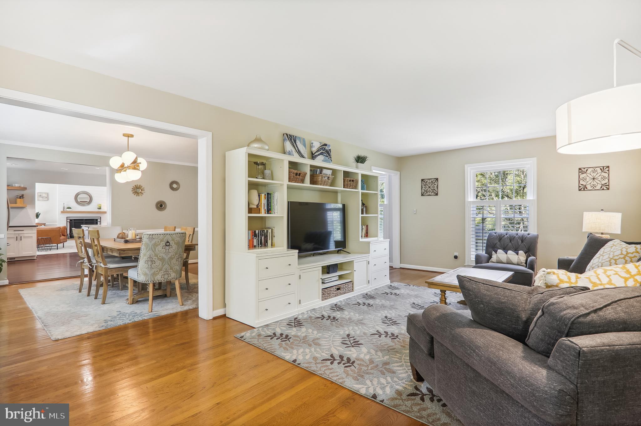 7613 Sebago Road Bethesda, MD 20817 - Photo 17 of 51 Living Room