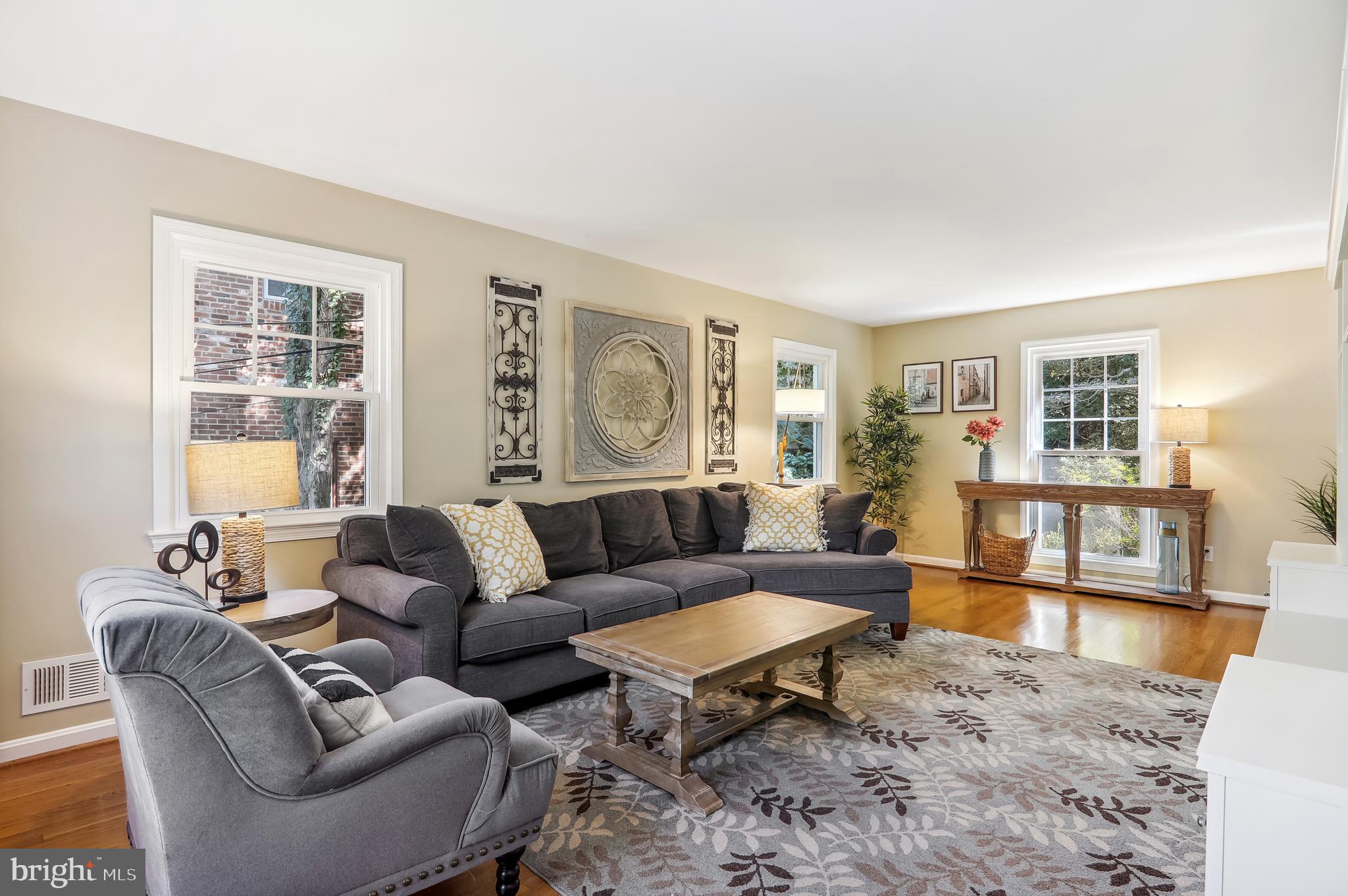 7613 Sebago Road Bethesda, MD 20817 - Photo 18 of 51 Living Room