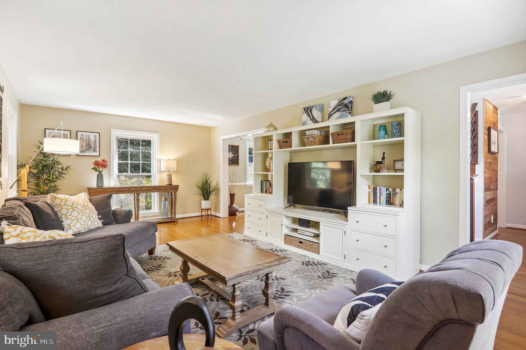 7613 Sebago Road Bethesda, MD 20817 - Photo 19 of 51 Living Room