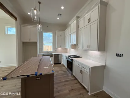 $389,860 | 104 Fountain Mdw Drive, Broussard, LA 70518