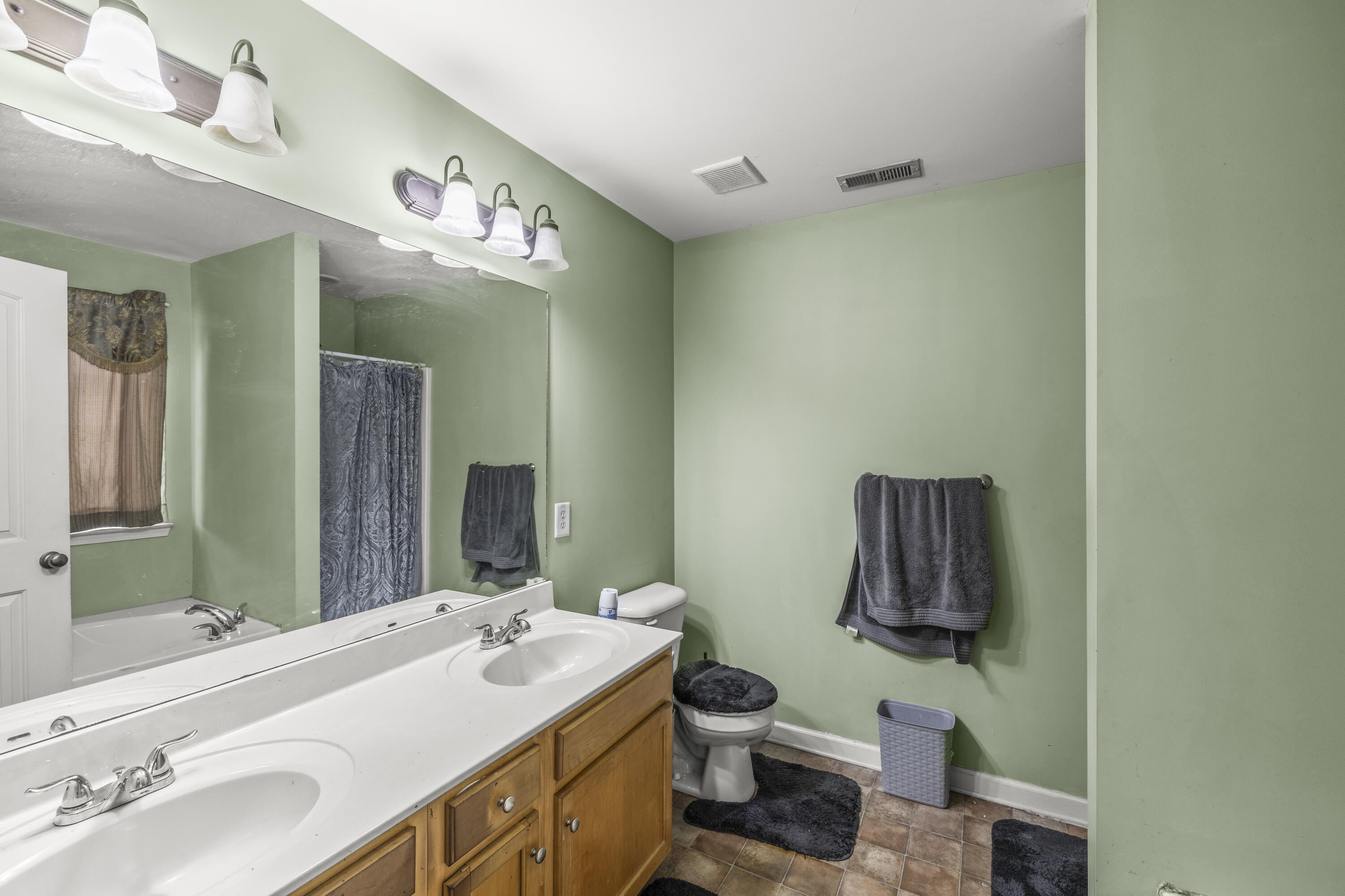 201 Legacy Lane Calhoun, GA 30701 - Photo 15 of 23 Bathroom