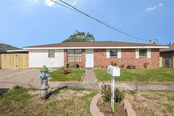 $179,900 | 2104 Lena Drive, Chalmette, LA 70043