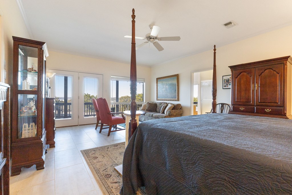 1817 Summit Point Drive Kerrville, TX 78028 - Photo 12 of 26