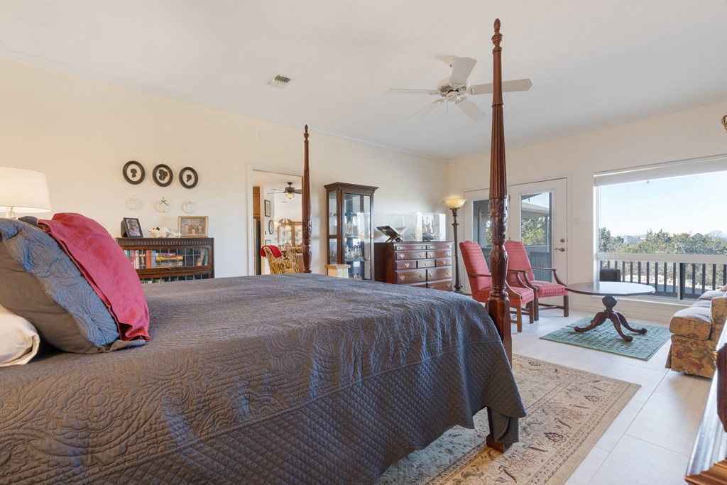 1817 Summit Point Drive Kerrville, TX 78028 - Photo 13 of 26