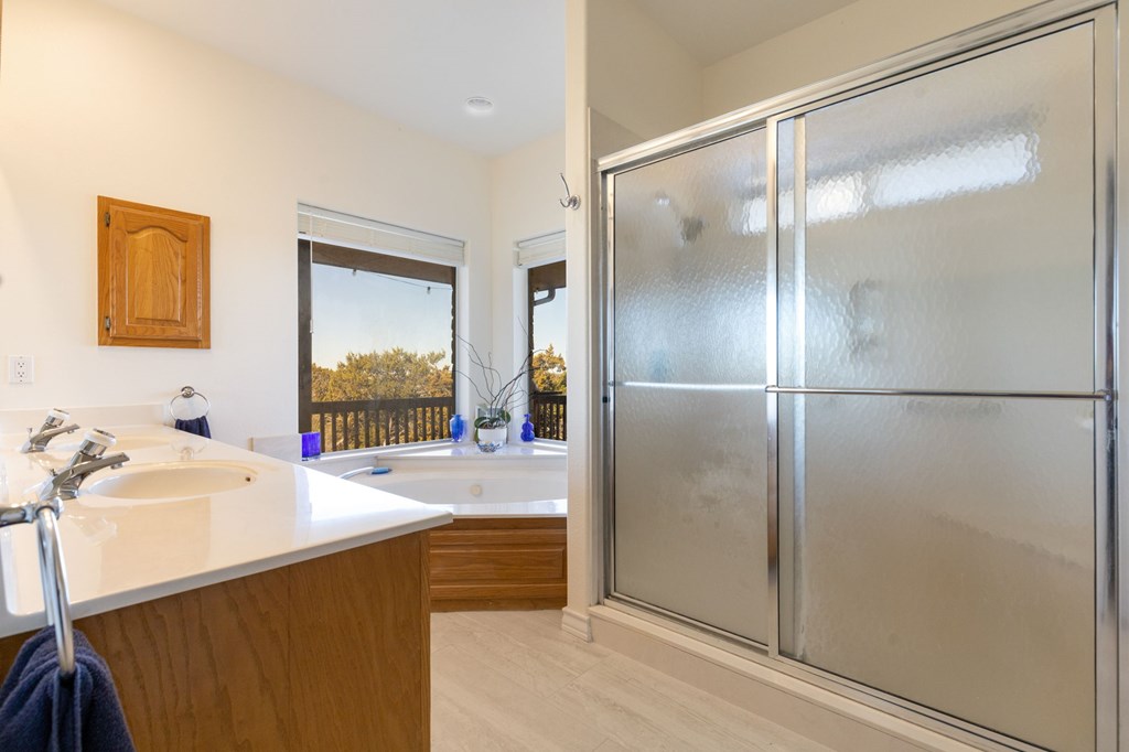 1817 Summit Point Drive Kerrville, TX 78028 - Photo 14 of 26