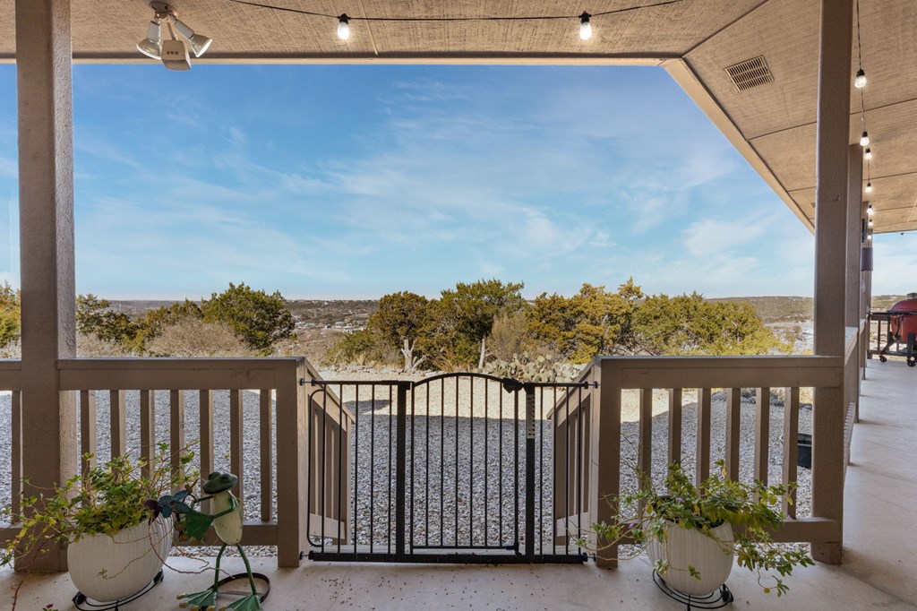 1817 Summit Point Drive Kerrville, TX 78028 - Photo 3 of 26