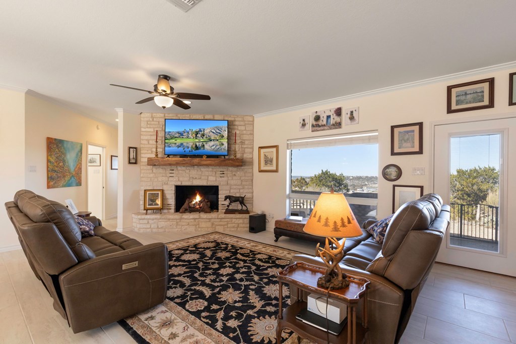 1817 Summit Point Drive Kerrville, TX 78028 - Photo 5 of 26