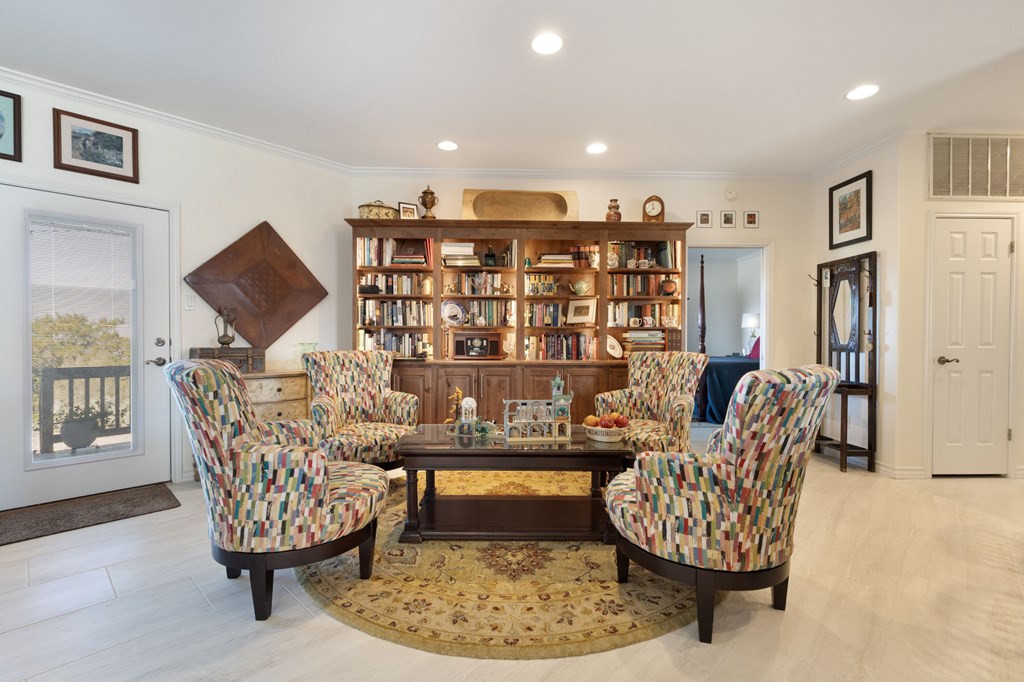 1817 Summit Point Drive Kerrville, TX 78028 - Photo 8 of 26