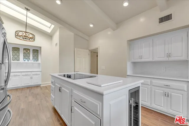 $10,995 | 2202 The Terrace, Los Angeles, CA 90049