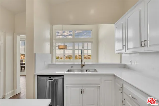 $10,995 | 2202 The Terrace, Los Angeles, CA 90049