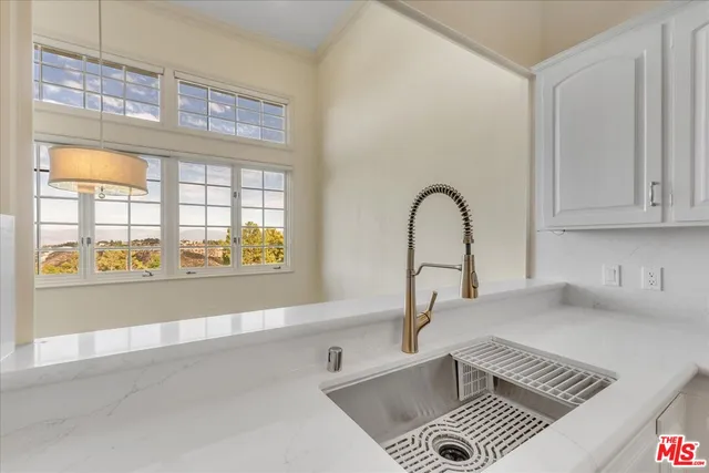 $10,995 | 2202 The Terrace, Los Angeles, CA 90049