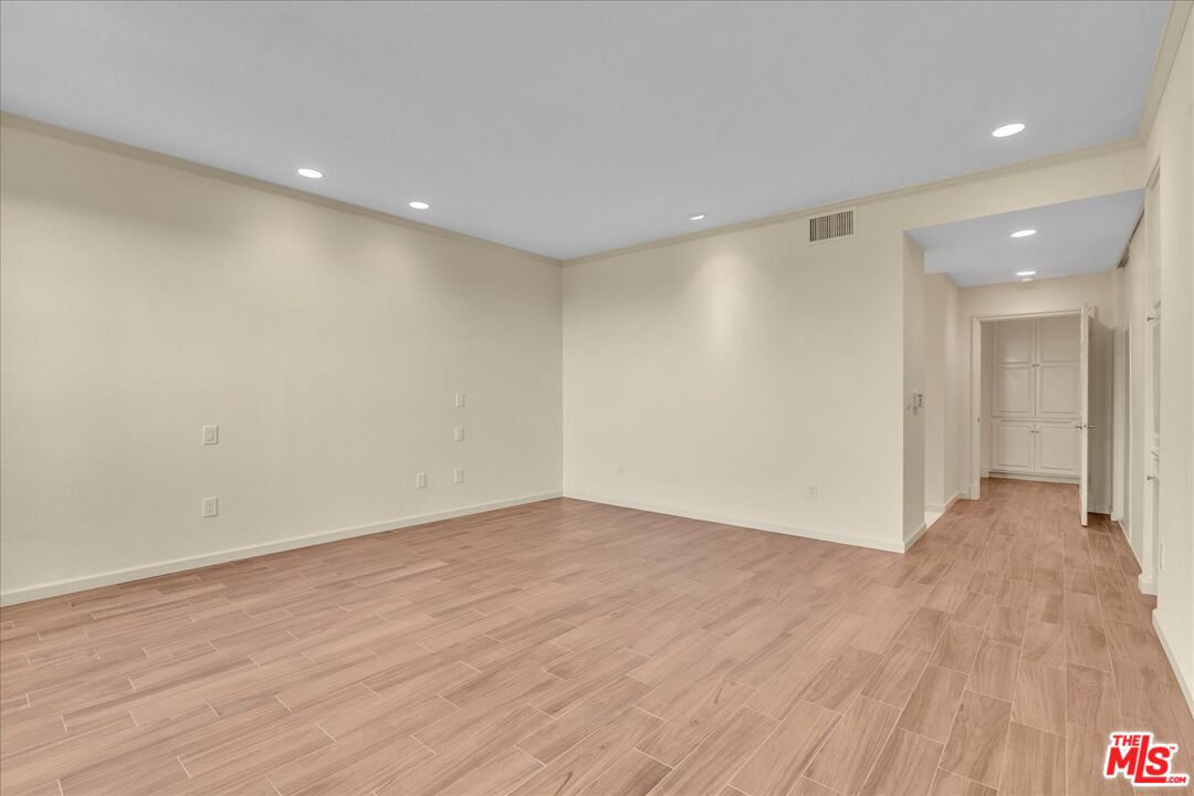 2202 The Terrace Los Angeles, CA 90049 - Photo 30 of 40 a view of an empty room