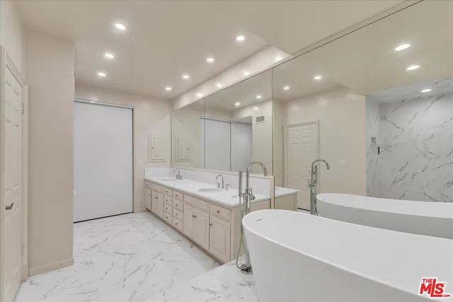 $10,995 | 2202 The Terrace, Los Angeles, CA 90049