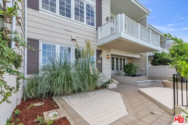 $10,995 | 2202 The Terrace, Los Angeles, CA 90049