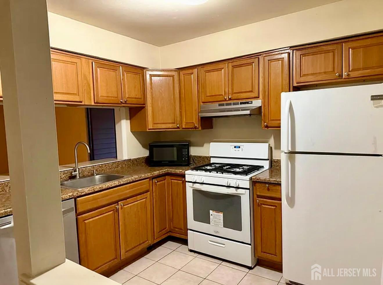 2202 Woodbridge Commons Way Iselin, NJ 08830 - Photo 2 of 6 a kitchen with stainless steel appliances granite countertop a refrigerator stove and sink