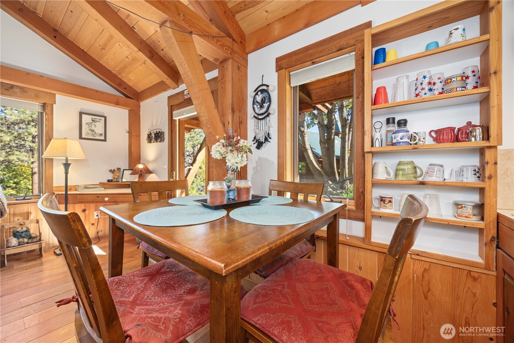 16495 South Lakeshore Road Chelan, WA 98816 - Photo 26 of 40 a dining room with furniture and a window