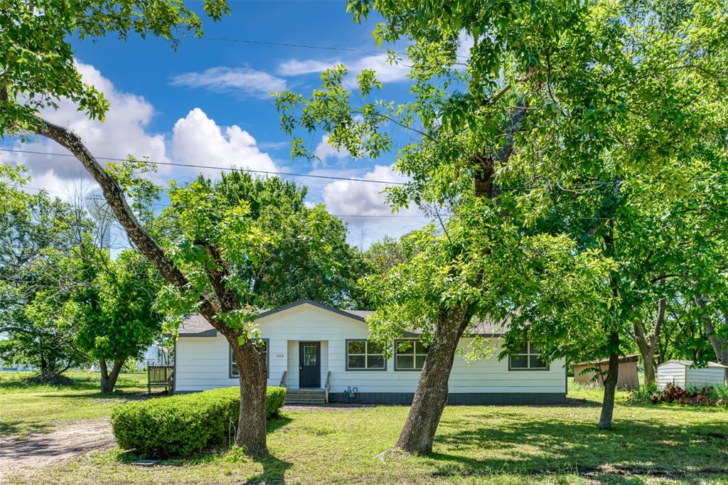 103 Ivy Street Goodlow, TX 75144 - Photo 4 of 32