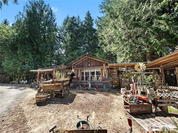 a view of an outdoor space