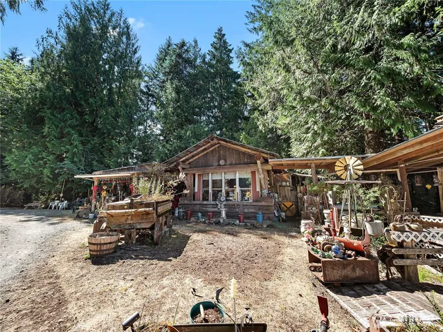 a view of an outdoor space