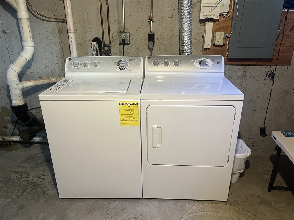 1050 Chestnut Street, Unit 1050 Newton, MA 02464 - Photo 11 of 13 a utility room with dryer and washer