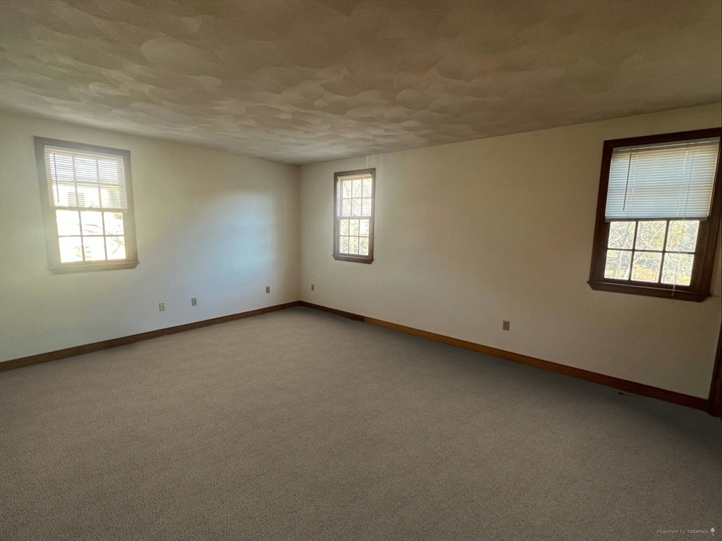 1050 Chestnut Street, Unit 1050 Newton, MA 02464 - Photo 3 of 13 an empty room with a window