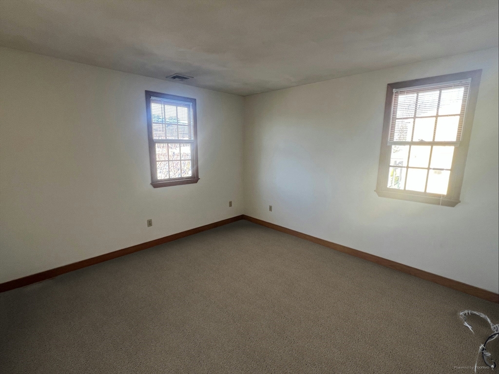 1050 Chestnut Street, Unit 1050 Newton, MA 02464 - Photo 7 of 13 an empty room with a window