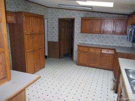 9099 Maple Road Algonac, MI 48001 - Photo 4 of 14 DSCN2266.jpg