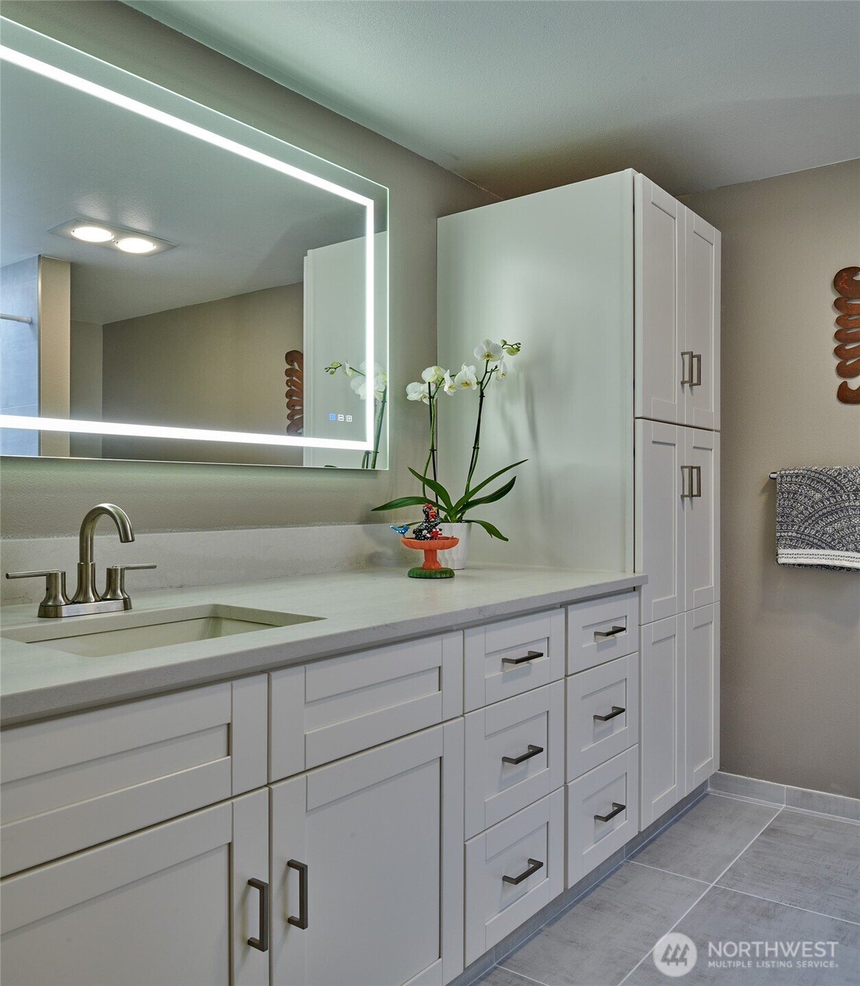 909 North 35th Street, Unit 403 Seattle, WA 98103 - Photo 23 of 37