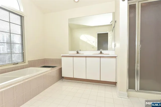 $539,000 | 339 Cambridge Drive, Ramsey, NJ 07446