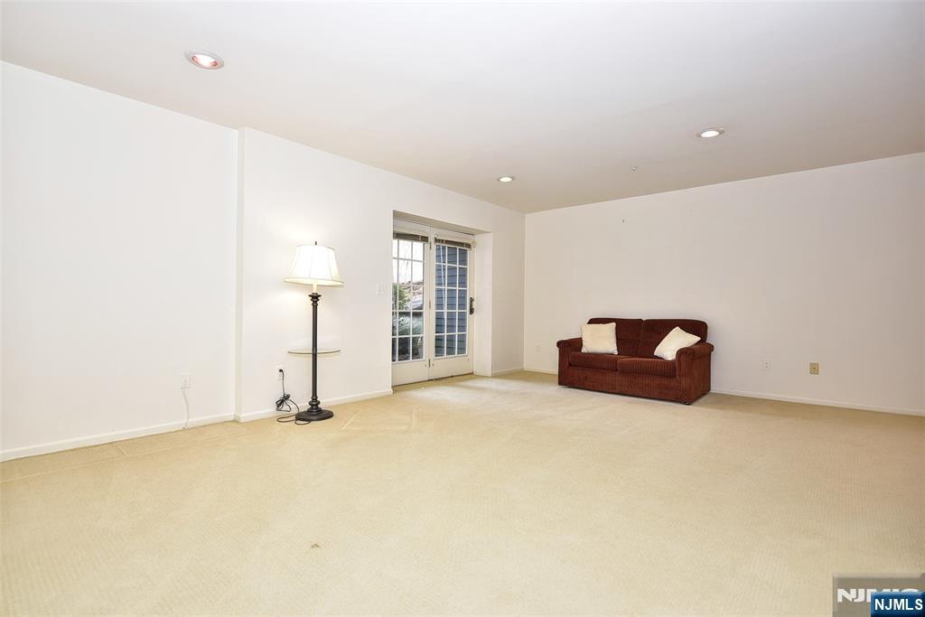 339 Cambridge Drive Ramsey, NJ 07446 - Photo 14 of 26 a big room with closet and a bed