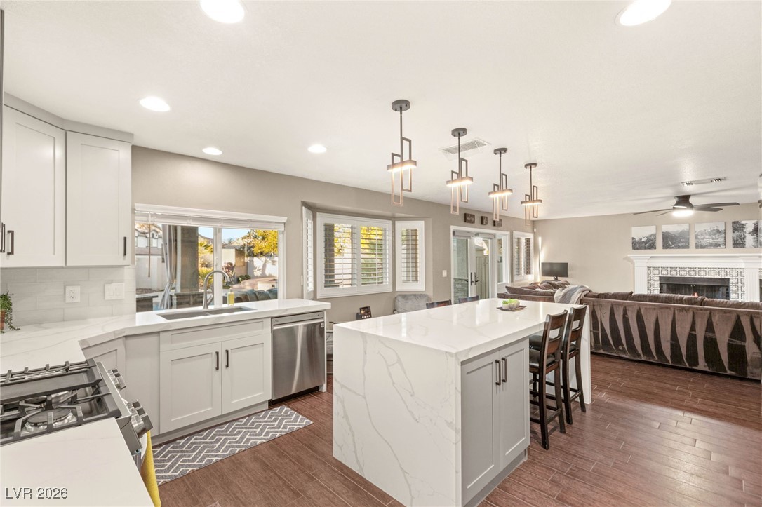 2040 Shadow Brook Way Henderson, NV 89074 - Photo 9 of 40