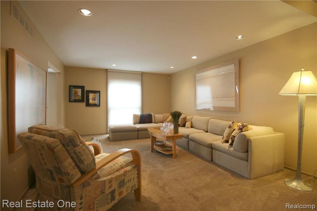 30215 High Valley Road Farmington Hills, MI 48331 - Photo 10 of 30