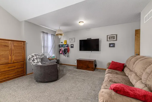 $389,950 | 15609 Pebble Terrace, Basehor, KS 66007