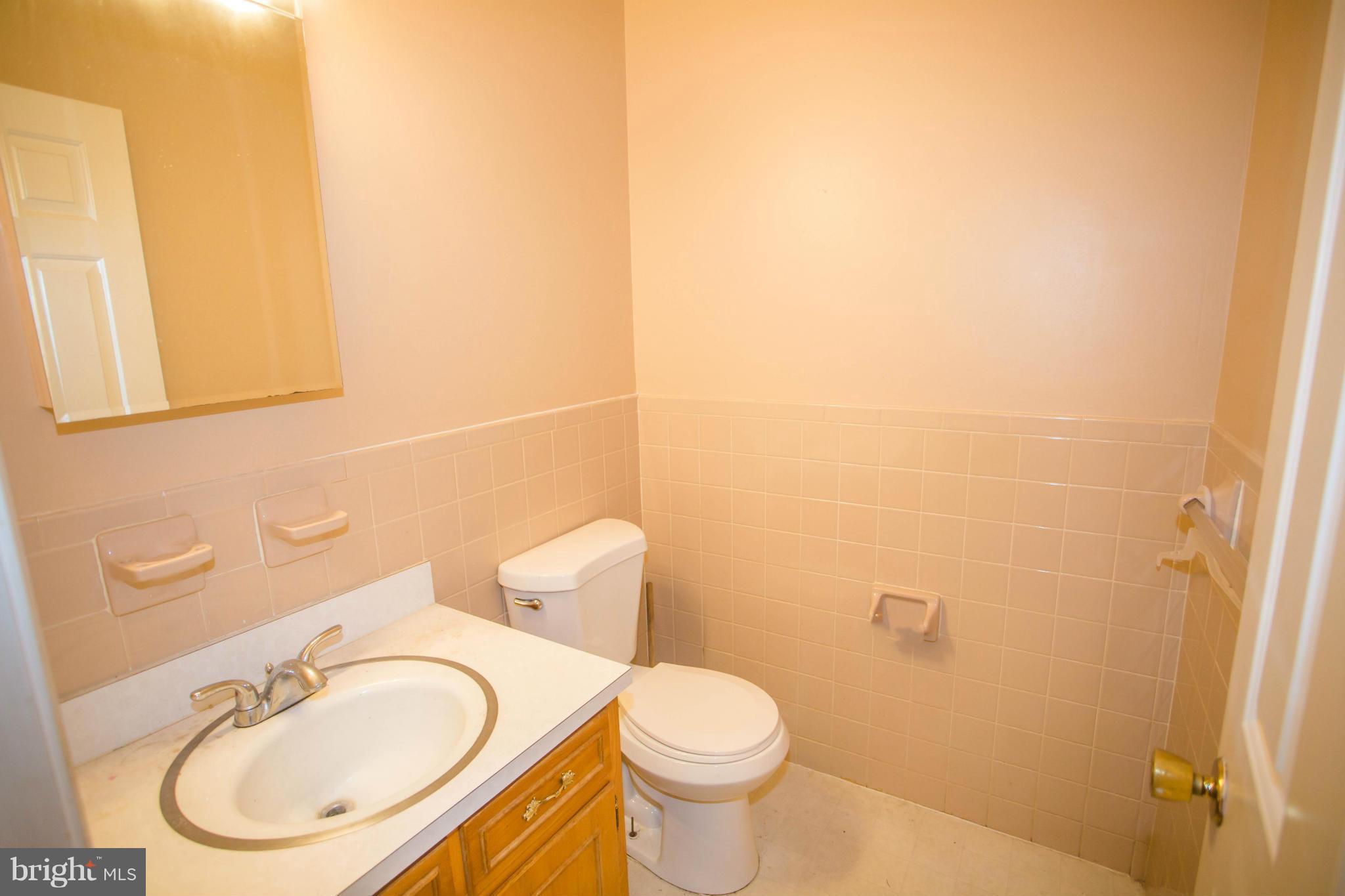 433 Ridgemore Street Fredericksburg, VA 22405 - Photo 2 of 5 Bath