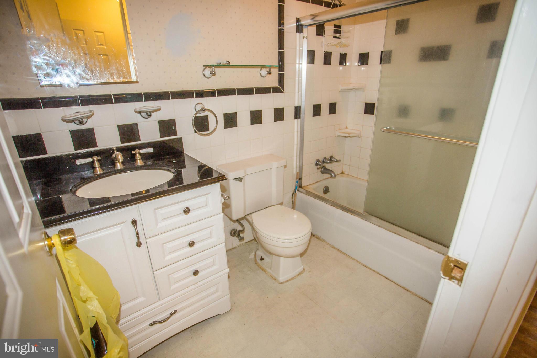 433 Ridgemore Street Fredericksburg, VA 22405 - Photo 5 of 5 Bath